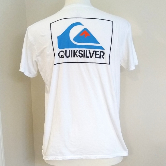 Quiksilver Other - Quiksilver short sleeve graphic tee, size Medium.
